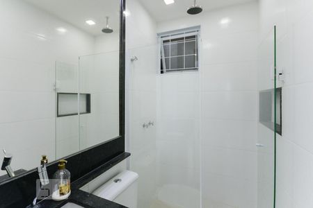 Banheiro de kitnet/studio para alugar com 1 quarto, 29m² em Tijuca, Rio de Janeiro