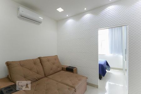 Sala de kitnet/studio para alugar com 1 quarto, 29m² em Tijuca, Rio de Janeiro