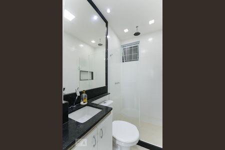 Banheiro de kitnet/studio para alugar com 1 quarto, 29m² em Tijuca, Rio de Janeiro