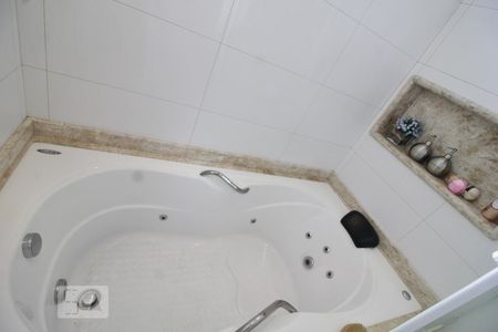 Apartamento à venda com 86m², 2 quartos e sem vagaBanheira