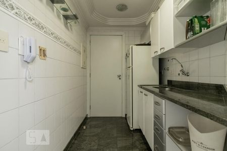 Apartamento para alugar com 300m², 4 quartos e 4 vagas Apartamento para alugar com 300m², 4 quartos e 4 vagasCozinha Superior