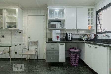 Apartamento para alugar com 300m², 4 quartos e 4 vagas Apartamento para alugar com 300m², 4 quartos e 4 vagasCozinha Inferior