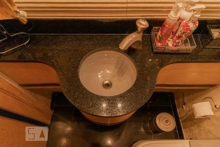 Apartamento para alugar com 300m², 4 quartos e 4 vagas Apartamento para alugar com 300m², 4 quartos e 4 vagasLavabo Superior