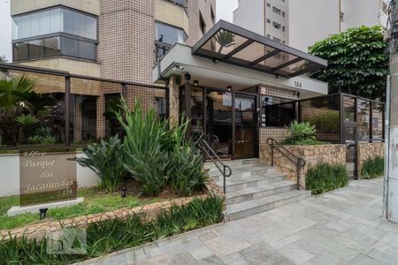 Apartamento para alugar com 300m², 4 quartos e 4 vagas Apartamento para alugar com 300m², 4 quartos e 4 vagasFachada