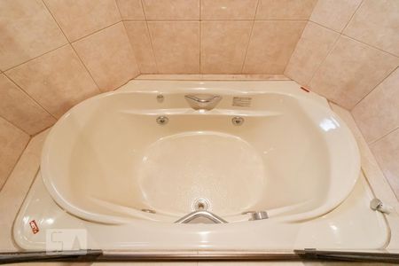 Apartamento para alugar com 300m², 4 quartos e 4 vagas Apartamento para alugar com 300m², 4 quartos e 4 vagasBanheiro da Suíte 2