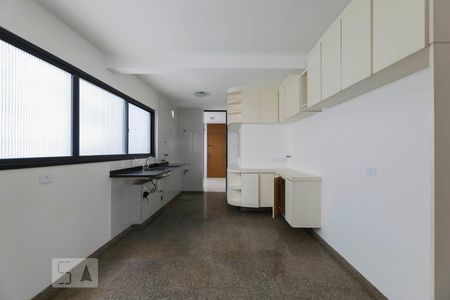 Apartamento à venda com 247m², 4 quartos e 3 vagasCozinha