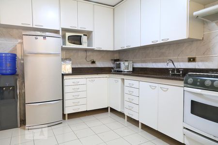 Casa à venda com 600m², 5 quartos e 3 vagas Casa à venda com 600m², 5 quartos e 3 vagasCozinha