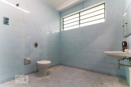 Casa à venda com 370m², 5 quartos e 3 vagas Casa à venda com 370m², 5 quartos e 3 vagasBanheiro