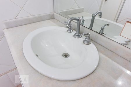 Casa para alugar com 600m², 5 quartos e 6 vagas Casa para alugar com 600m², 5 quartos e 6 vagasBanheiro Suite 2