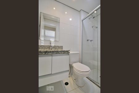 Banheiro de apartamento para alugar com 2 quartos, 82m² em Vila Suzana, São Paulo