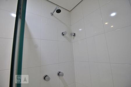 Chuveiro de apartamento para alugar com 2 quartos, 82m² em Vila Suzana, São Paulo