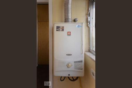 Apartamento à venda com 81m², 2 quartos e 1 vagaÁrea de serviço aquecedor