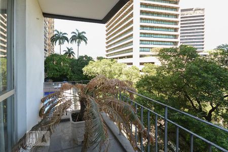 Apartamento à venda com 81m², 2 quartos e 1 vagaVaranda suíte