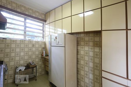 Casa à venda com 350m², 3 quartos e 4 vagas Casa à venda com 350m², 3 quartos e 4 vagasCozinha Armário