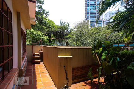 Casa à venda com 350m², 3 quartos e 4 vagas Casa à venda com 350m², 3 quartos e 4 vagasJardim Lateral
