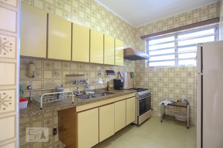 Casa à venda com 350m², 3 quartos e 4 vagas Casa à venda com 350m², 3 quartos e 4 vagasCozinha Armário