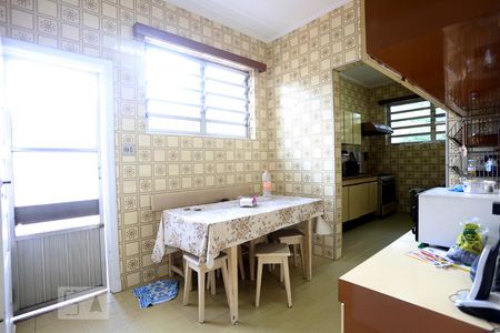 Casa à venda com 350m², 3 quartos e 4 vagas Casa à venda com 350m², 3 quartos e 4 vagasCozinha