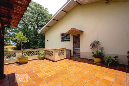 Casa à venda com 350m², 3 quartos e 4 vagas Casa à venda com 350m², 3 quartos e 4 vagasQuintal