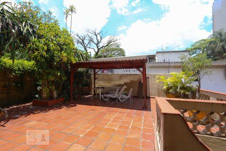 Casa à venda com 350m², 3 quartos e 4 vagas Casa à venda com 350m², 3 quartos e 4 vagasQuintal