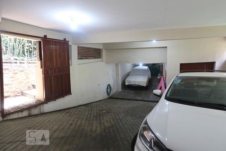Casa à venda com 350m², 3 quartos e 4 vagas Casa à venda com 350m², 3 quartos e 4 vagasGaragem