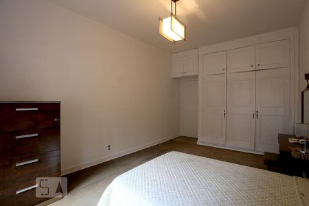 Casa à venda com 350m², 3 quartos e 4 vagas Casa à venda com 350m², 3 quartos e 4 vagasQuarto Suite