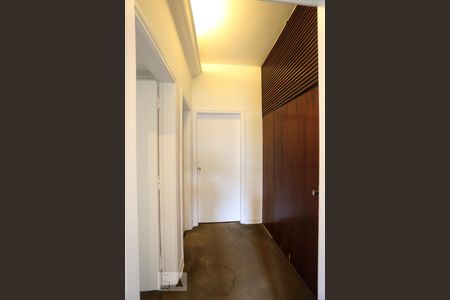 Casa à venda com 350m², 3 quartos e 4 vagas Casa à venda com 350m², 3 quartos e 4 vagasCorredor dos Quartos