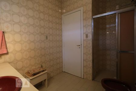 Casa à venda com 350m², 3 quartos e 4 vagas Casa à venda com 350m², 3 quartos e 4 vagasBanheiro Suite
