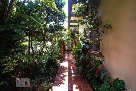 Casa à venda com 350m², 3 quartos e 4 vagas Casa à venda com 350m², 3 quartos e 4 vagasJardim Lateral