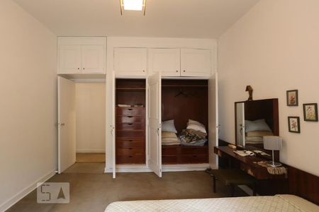 Casa à venda com 350m², 3 quartos e 4 vagas Casa à venda com 350m², 3 quartos e 4 vagasQuarto Suite Armário