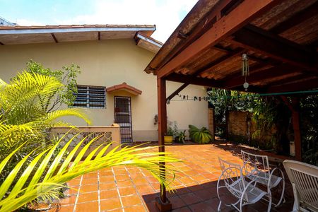 Casa à venda com 350m², 3 quartos e 4 vagas Casa à venda com 350m², 3 quartos e 4 vagasQuintal