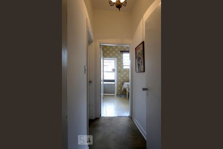 Casa à venda com 350m², 3 quartos e 4 vagas Casa à venda com 350m², 3 quartos e 4 vagasCorredor