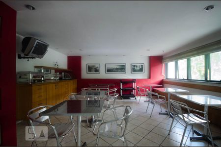 Apartamento à venda com 95m², 2 quartos e 1 vaga Apartamento à venda com 95m², 2 quartos e 1 vagaSalão