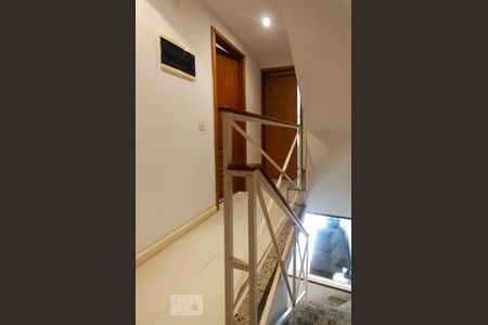 Apartamento à venda com 95m², 2 quartos e 1 vaga Apartamento à venda com 95m², 2 quartos e 1 vagaCorredor de acesso ao quarto e banheiro social