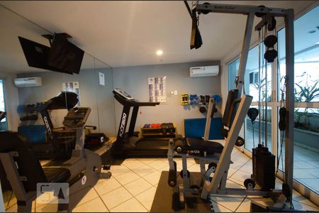 Apartamento à venda com 95m², 2 quartos e 1 vaga Apartamento à venda com 95m², 2 quartos e 1 vagaAcademia