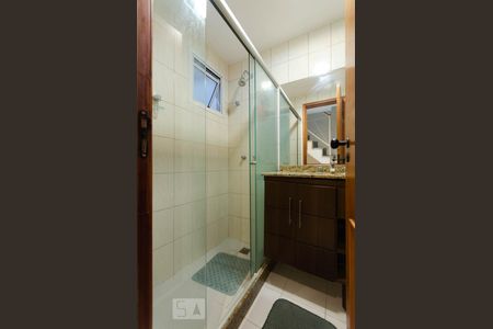 Apartamento à venda com 95m², 2 quartos e 1 vaga Apartamento à venda com 95m², 2 quartos e 1 vagaBanheiro social