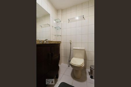 Apartamento à venda com 95m², 2 quartos e 1 vaga Apartamento à venda com 95m², 2 quartos e 1 vagaBanheiro social
