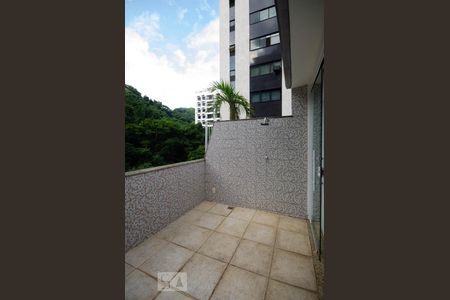 Apartamento à venda com 95m², 2 quartos e 1 vaga Apartamento à venda com 95m², 2 quartos e 1 vagaVaranda da cobertura