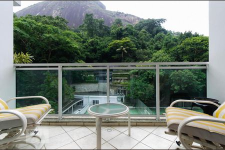 Apartamento à venda com 95m², 2 quartos e 1 vaga Apartamento à venda com 95m², 2 quartos e 1 vagaVaranda da sala