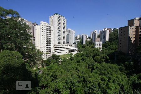 Apartamento à venda com 256m², 4 quartos e 5 vagasVista da suíte 1