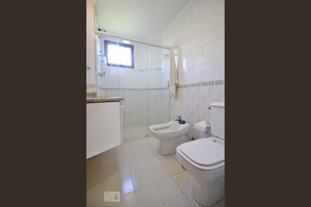 Apartamento à venda com 256m², 4 quartos e 5 vagasBanheiro da suíte 2