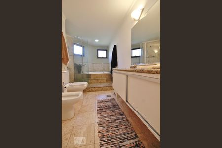 Apartamento à venda com 256m², 4 quartos e 5 vagasBanheiro da suíte 1