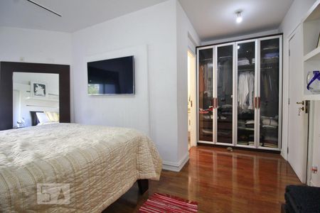 Apartamento à venda com 256m², 4 quartos e 5 vagasSuíte 1