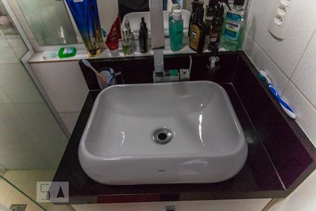 Banheiro de apartamento para alugar com 2 quartos, 52m² em Vila Eldízia, Santo André
