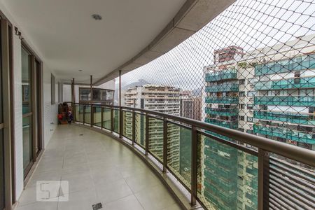 Varanda de apartamento para alugar com 4 quartos, 132m² em Barra da Tijuca, Rio de Janeiro