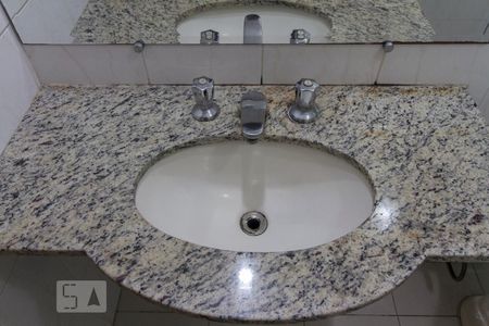 Apartamento à venda com 65m², 2 quartos e 2 vagasPia do Banheiro Suíte