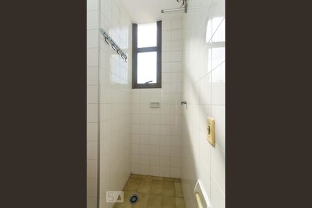Apartamento à venda com 90m², 2 quartos e 2 vagas Apartamento à venda com 90m², 2 quartos e 2 vagasBanheiro de serviço