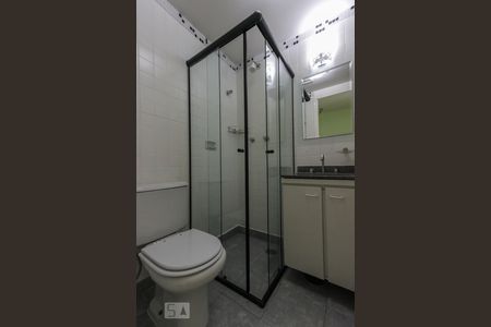 banheiro corredor de apartamento para alugar com 2 quartos, 97m² em Jardim Ampliação, São Paulo