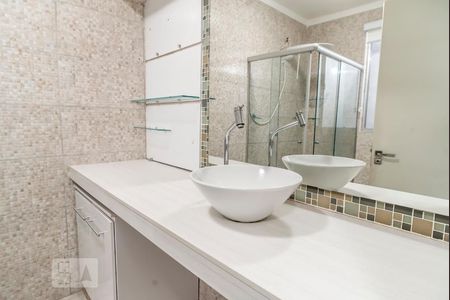 Banheiro de apartamento para alugar com 3 quartos, 100m² em Petrópolis, Porto Alegre