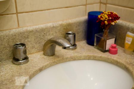 Apartamento à venda com 50m², 1 quarto e 1 vaga Apartamento à venda com 50m², 1 quarto e 1 vagaDetalhe Pia Banheiro