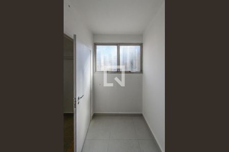 Apartamento à venda com 152m², 4 quartos e 2 vagas Apartamento à venda com 152m², 4 quartos e 2 vagasQuarto de Serviço